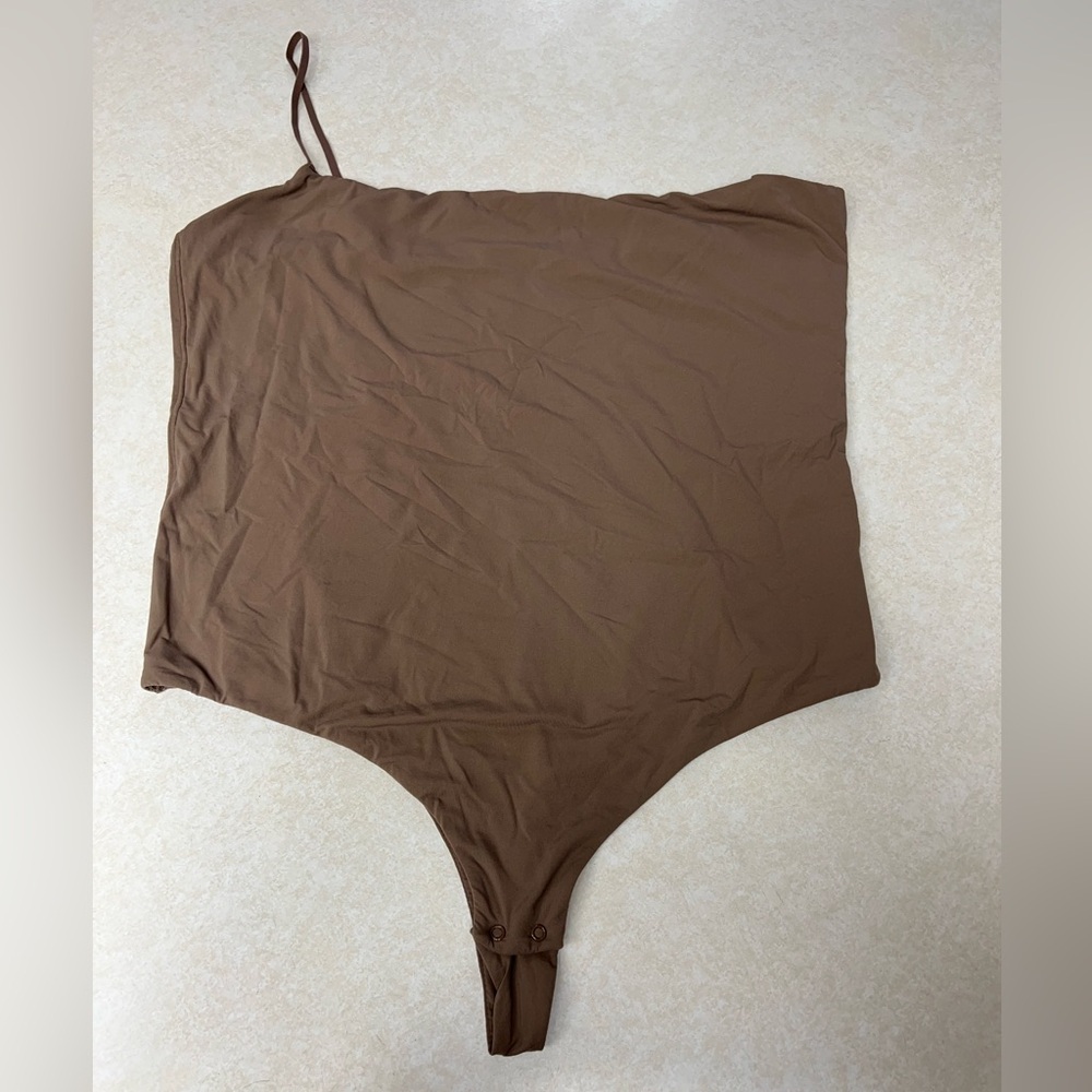SKIMS NWT ONE SHOULDER BODYSUIT!